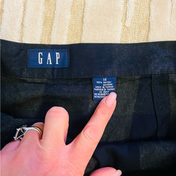 Like new gorgeous Gap size 14 green and black long Plaid Skirt - Picture 5 of 5